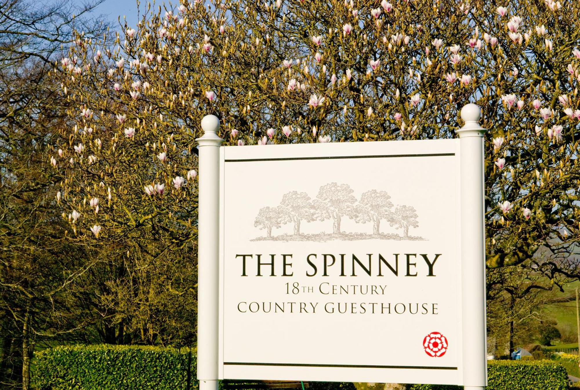 The Spinney Барнстъпъл Екстериор снимка